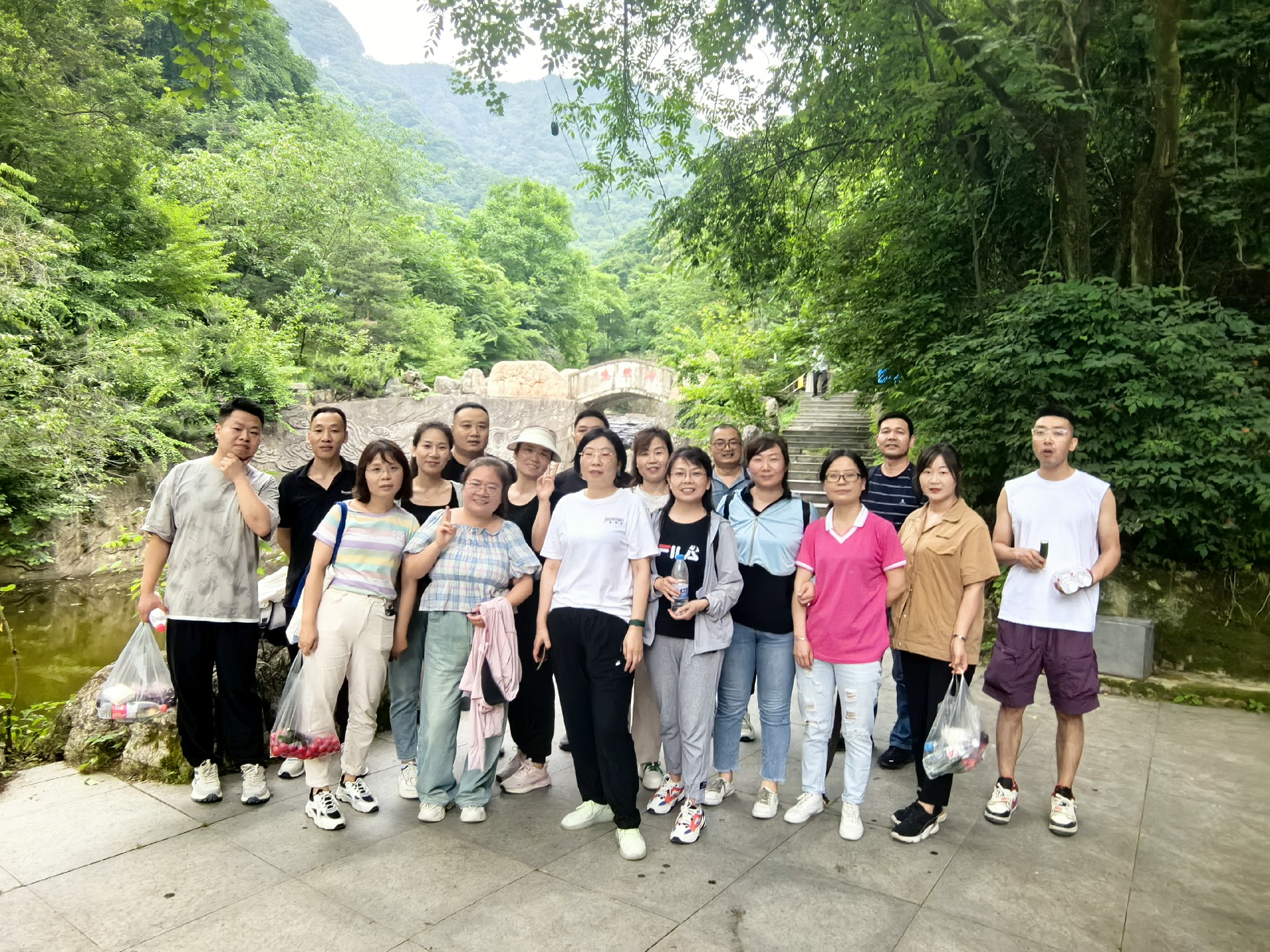 同心協(xié)力  一路有你